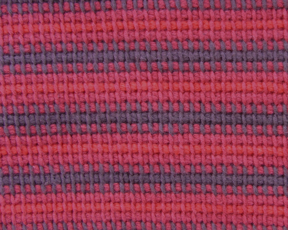 Voorbeeld tunisch haken meerdere kleuren, rood en bruin