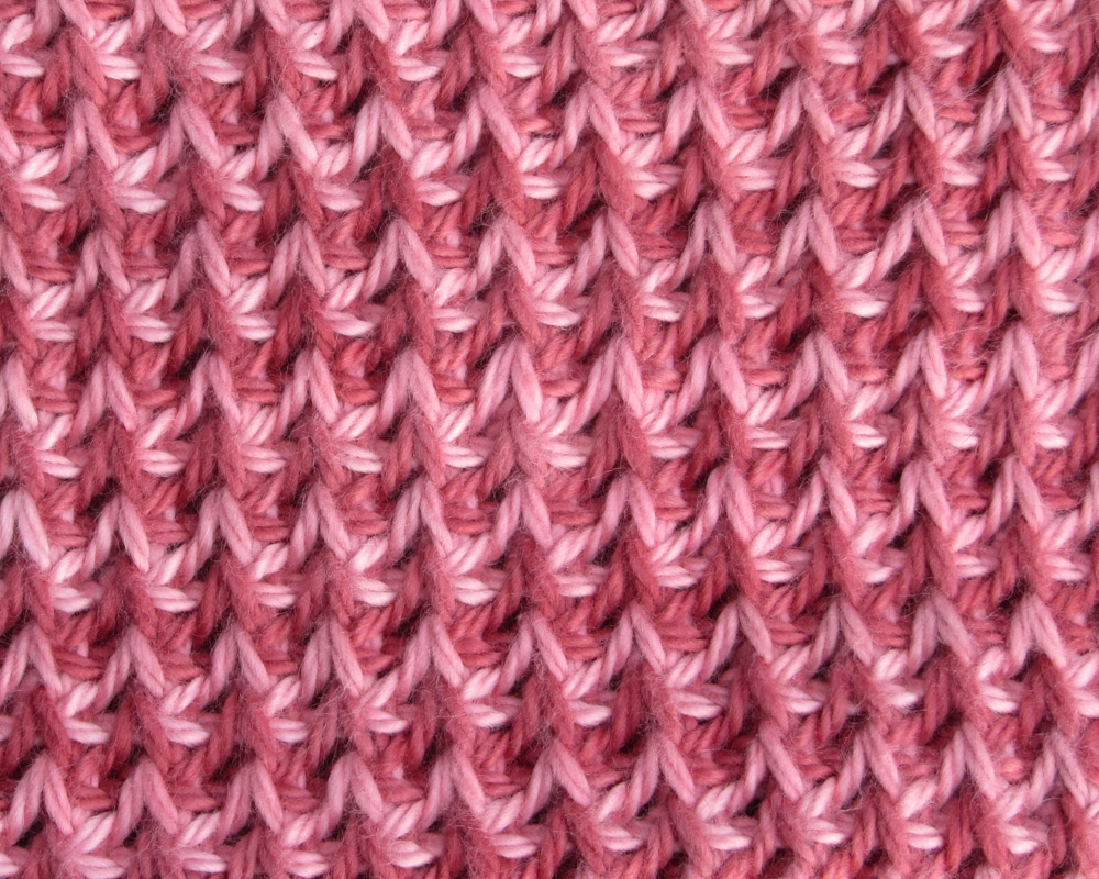 Voorbeeld tunisch haken in twee kleuren roze