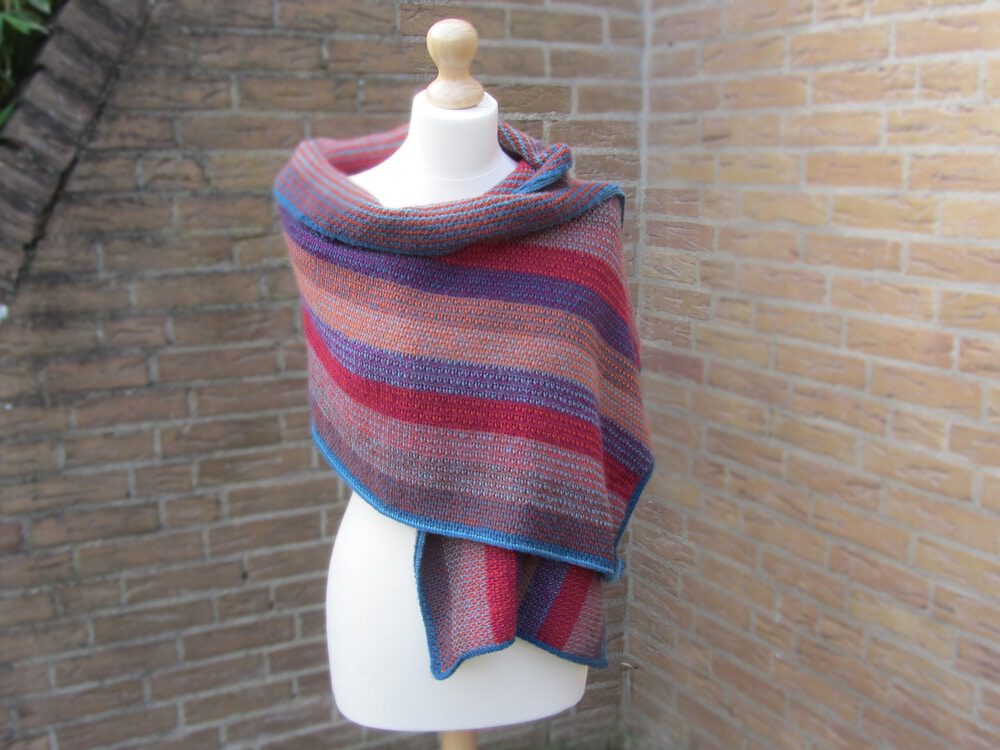 Afbeelding tunisch gehaakte sjaal in honingraatsteek