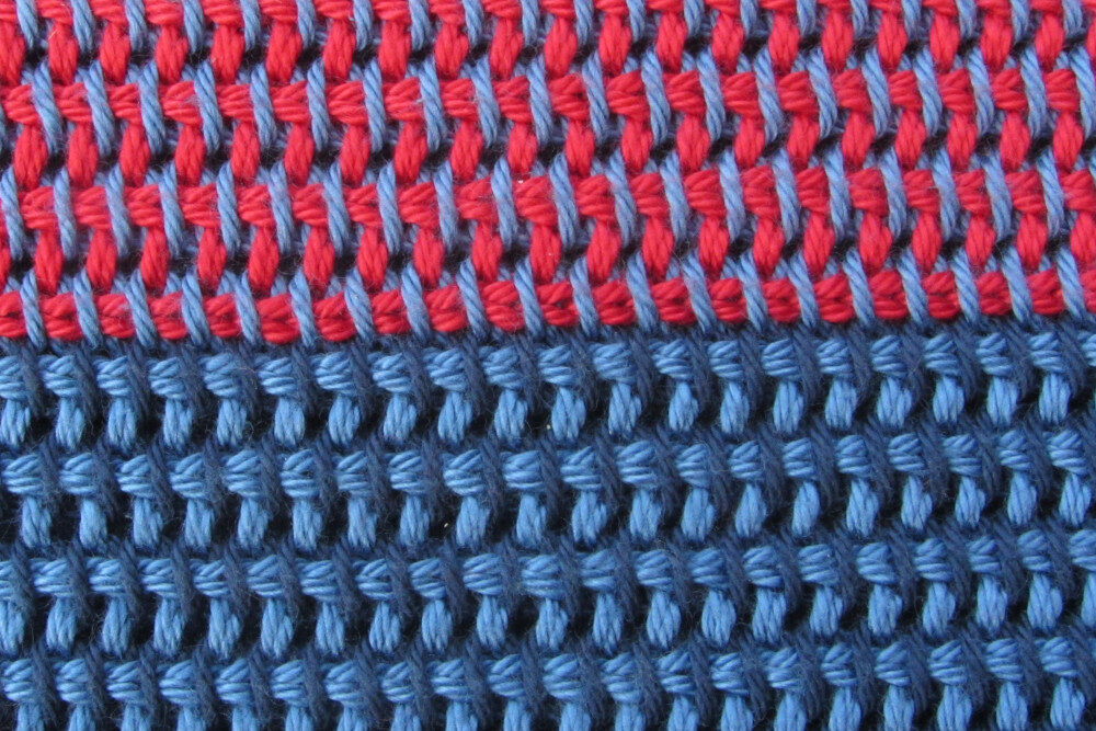 motief in twee kleuren met tunische basissteek en tunische full stitch