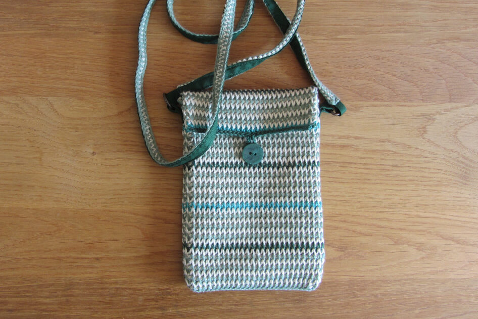 Telefoontasje in vlechtsteek