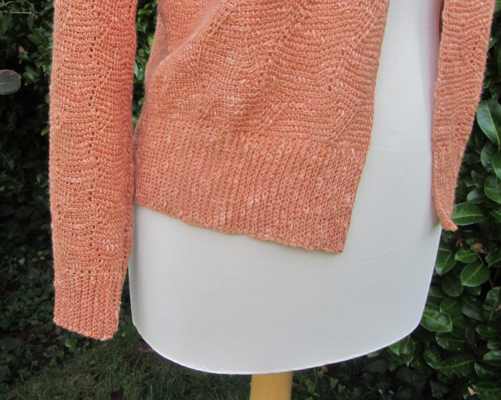 roze vest tunisch gehaakt bladmotief boord en mouw