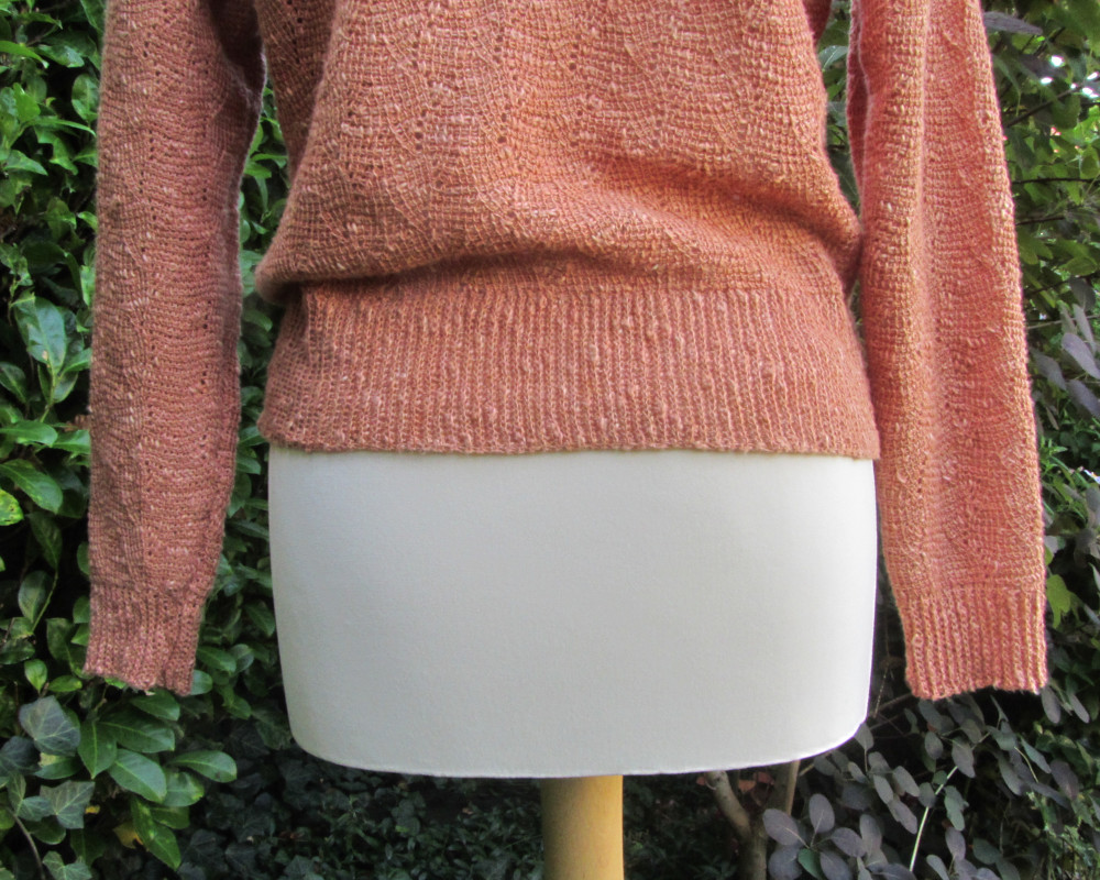 roze vest tunisch gehaakt bladmotief rug